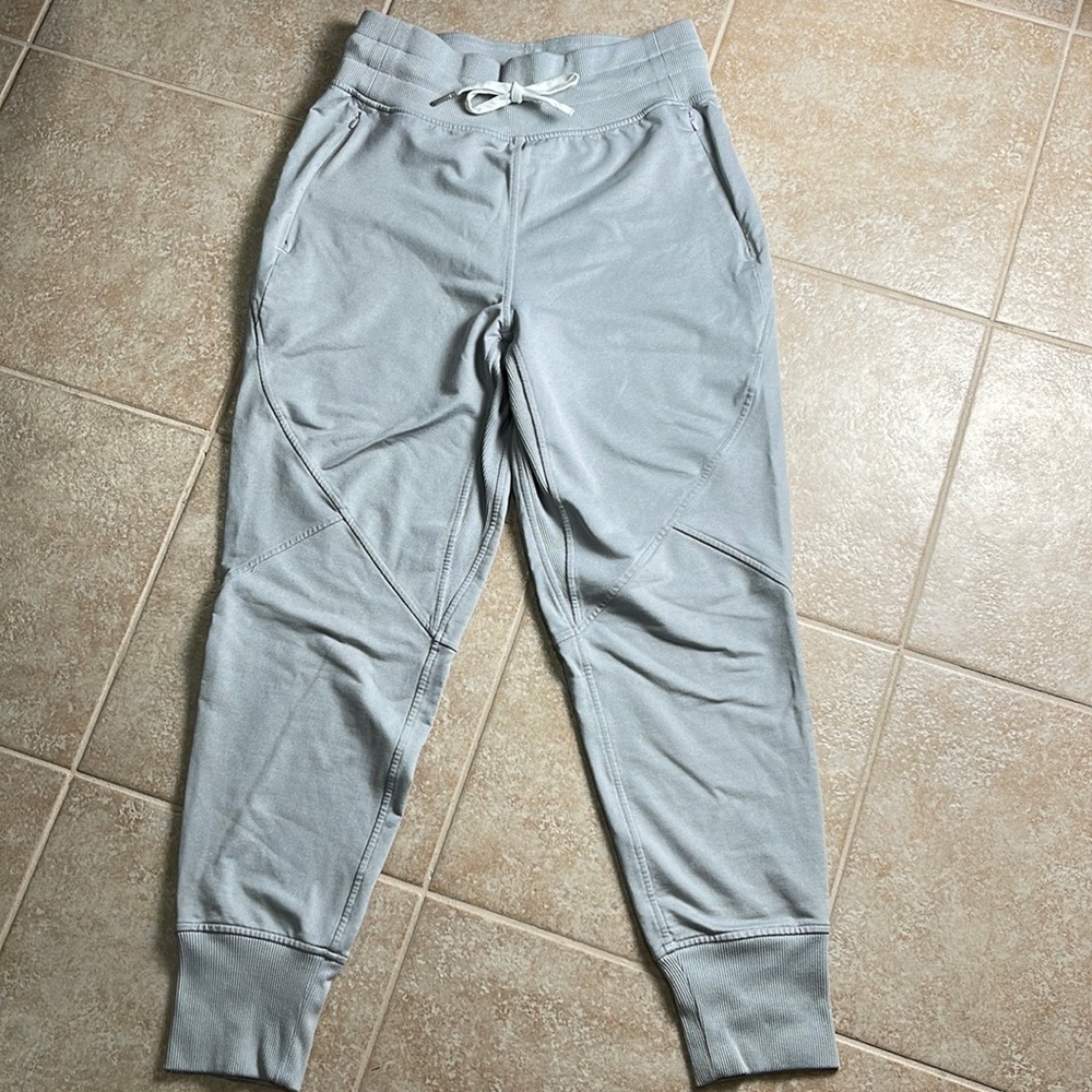 Lululemon Metro Mile joggers Size 6